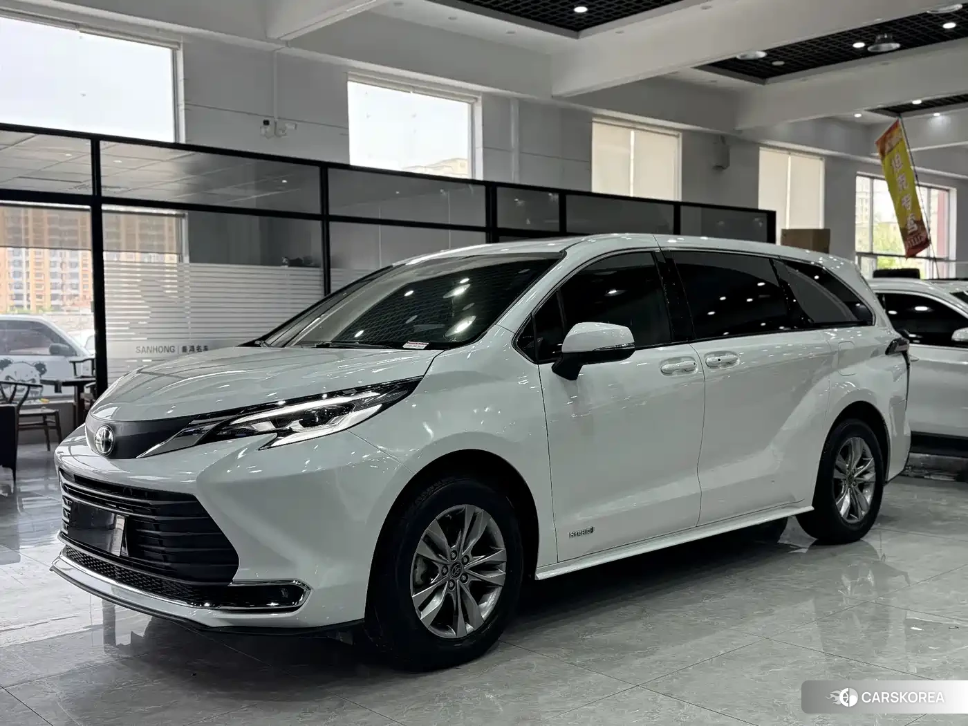 Toyota Sienna 2023 Белый из Китая, фото 2