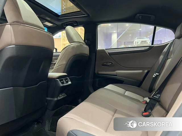 Lexus ES id 4392332 из Китая 10
