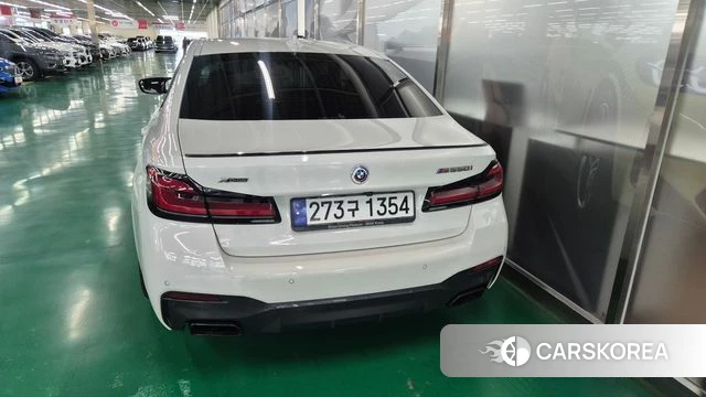 BMW 5 Series (G30) 2023 Белый из Кореи, фото 2