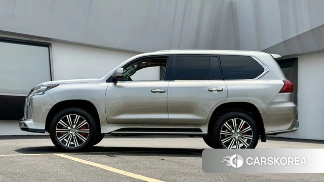 Lexus LX id 4342106 из Китая 12