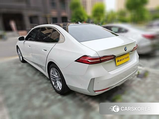 BMW 5 series 2025 Белый из Китая, фото 2