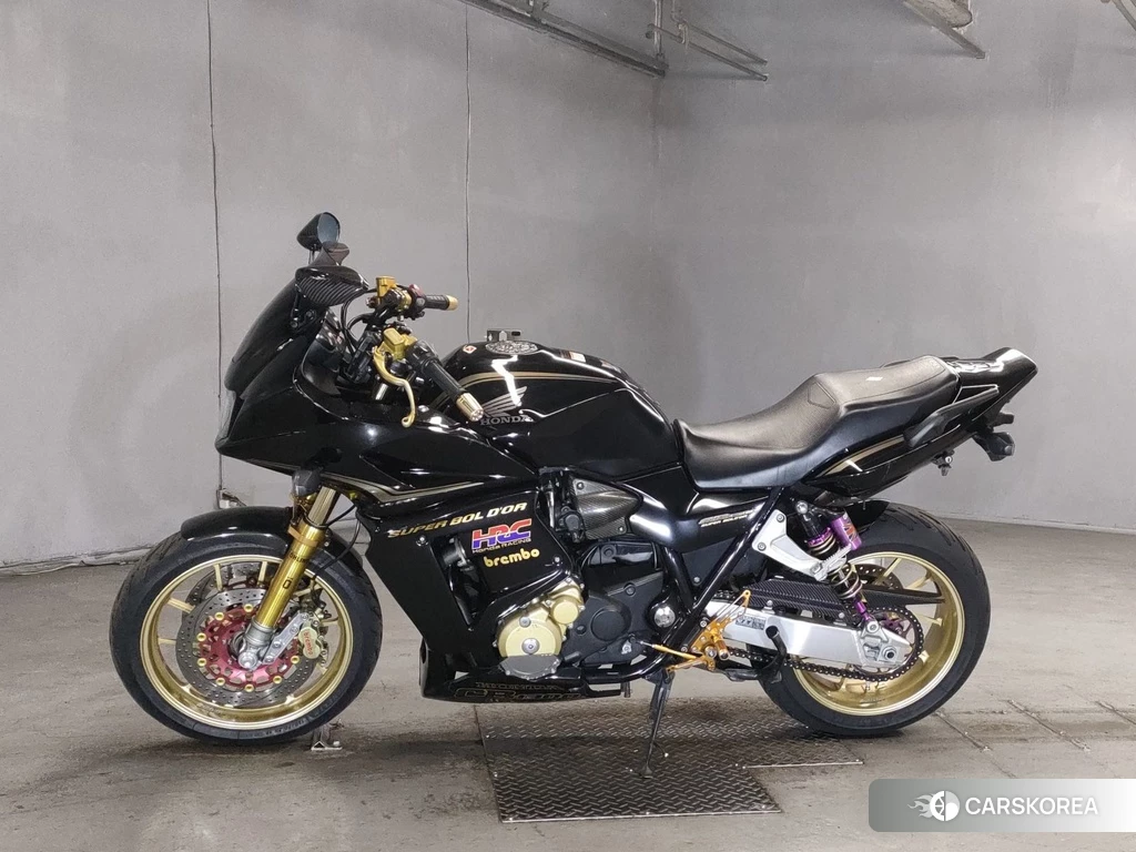 Проданный Honda CB1300SF BOLDOR 2011 из Японии, фото 2