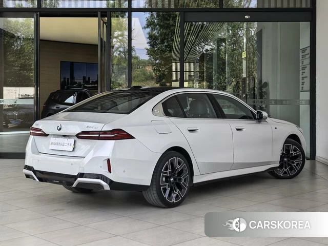 BMW 5 series 2025 Белый из Китая, фото 4
