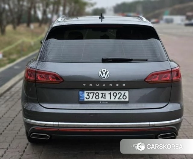 Volkswagen Touareg 3rd generation 2020 Серый из Кореи, фото 2