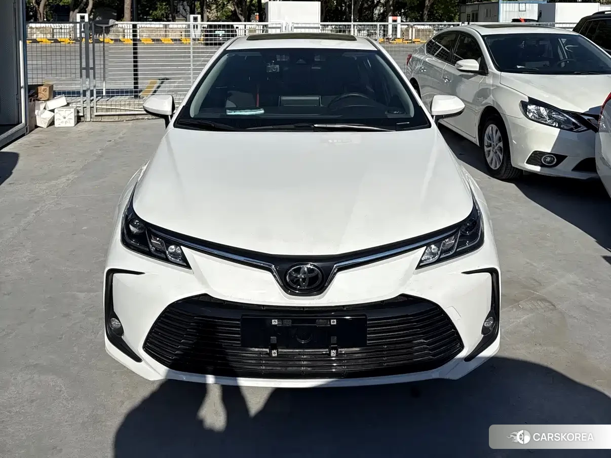 Toyota Corolla 2022 Белый из Китая, фото 2