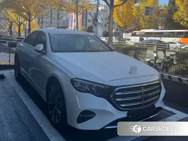 Mercedes-Benz E-Class W214 2025 Белый из Кореи, фото 2