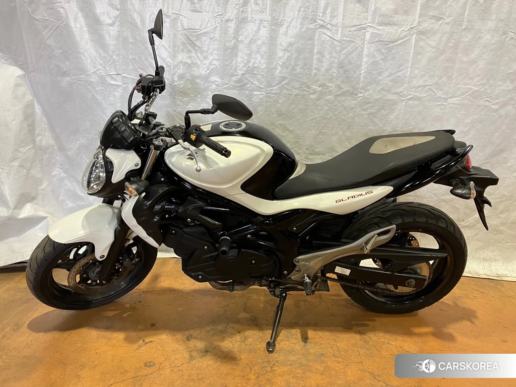 Проданный Suzuki GLADIUS 400 ABS 2013 из Японии