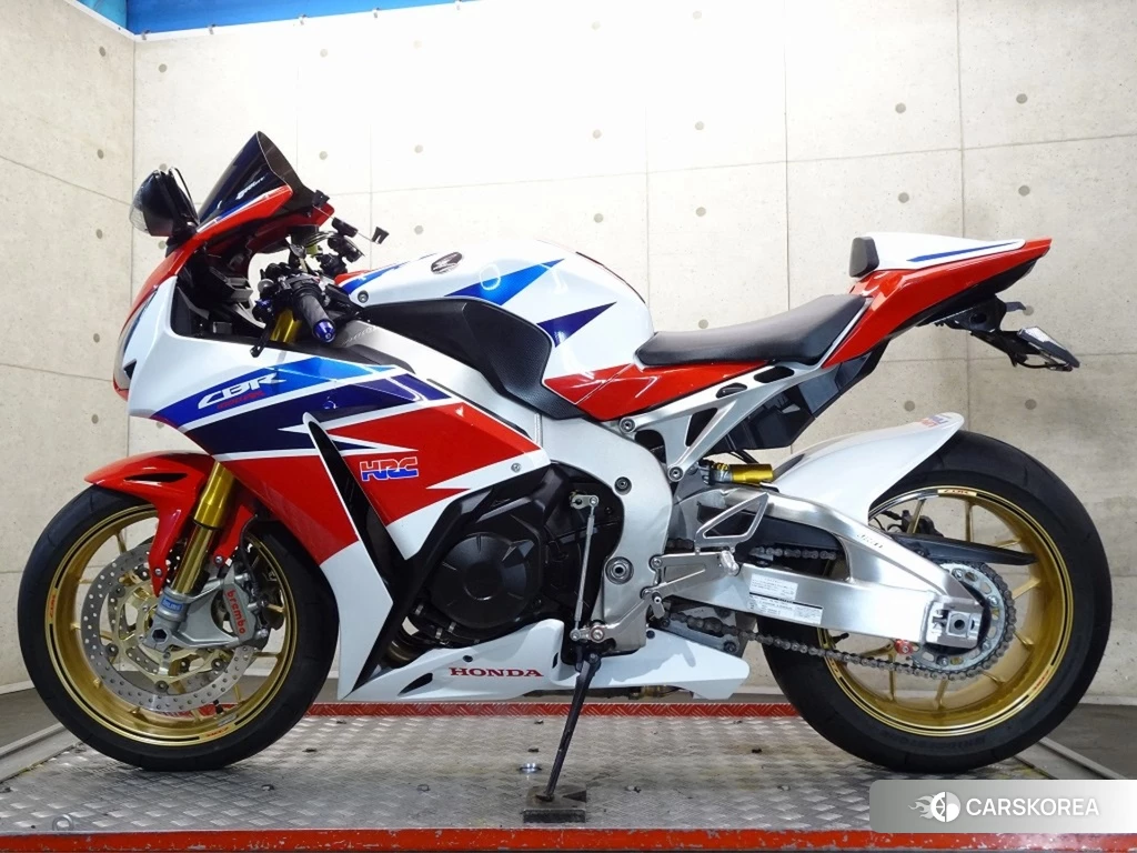 Проданный Honda CBR1000RR SE 2014 из Японии, фото 2