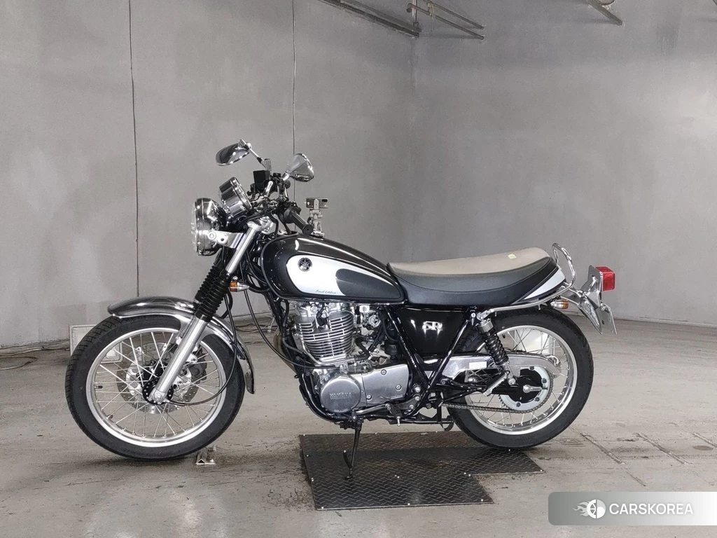 Проданный Yamaha SR 400 2021 из Японии, фото 2