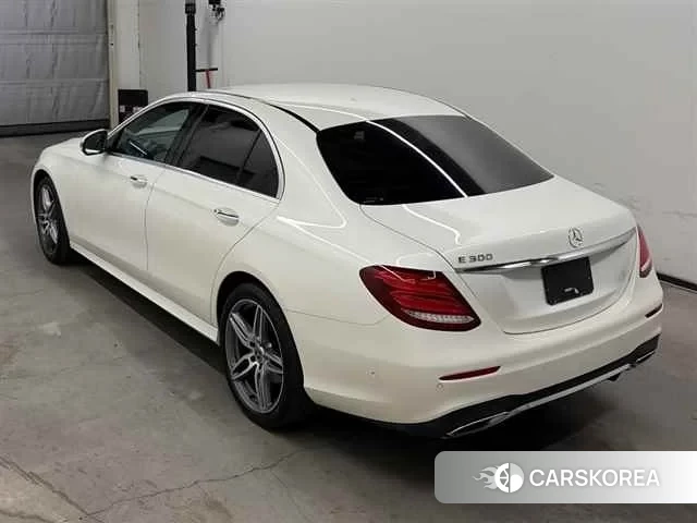 Mercedes-Benz E-Class 2019 из Японии, фото 2