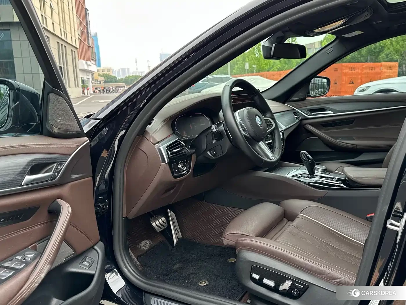 BMW 5 series 2021 Черный из Китая, фото 2