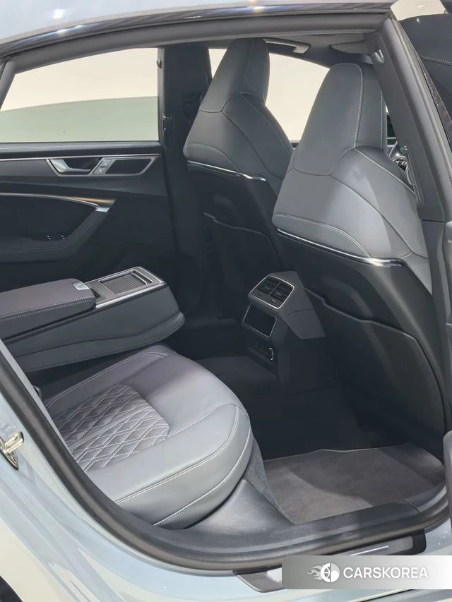 Audi A7L id 3920588 из Китая 12