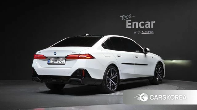 BMW 5 Series (G60) id 3909602 из Кореи 12