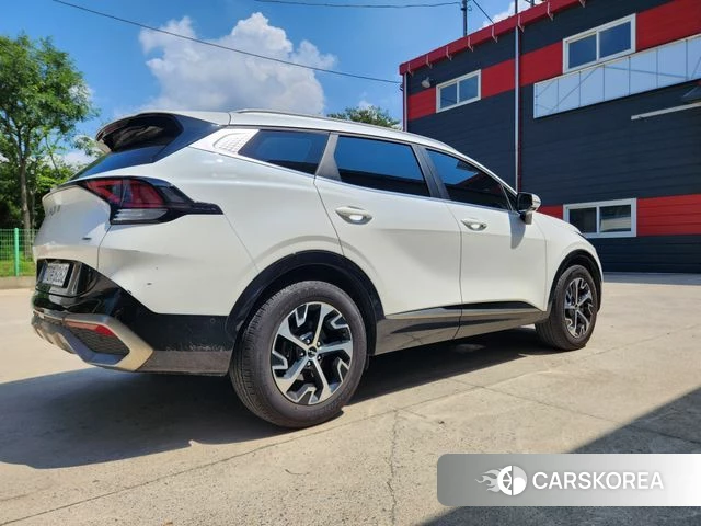 Kia Sportage 5th Generation Hybrid 2023 Белый из Кореи, фото 4