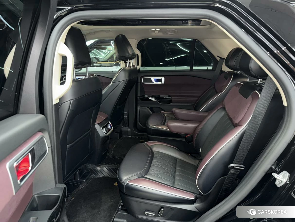 Ford Explorer 2022 Черный из Китая, фото 4