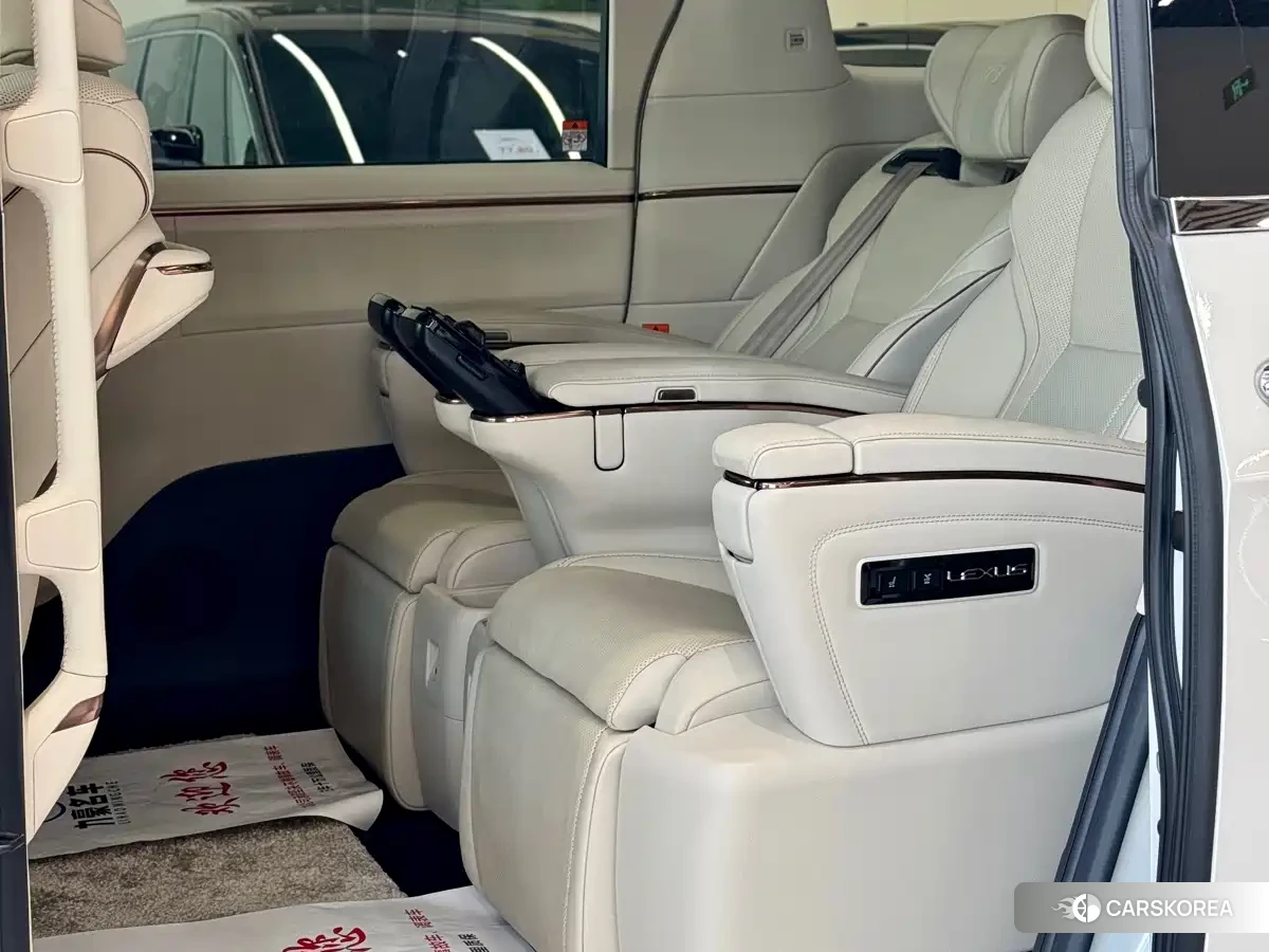 Lexus LM id 4674540 из Китая 10