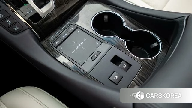 Lexus LM id 4272572 из Китая 12