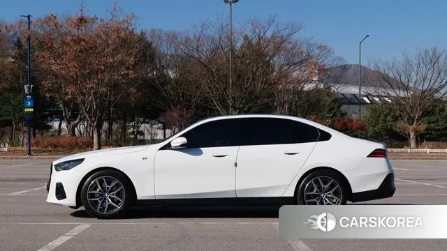 BMW 5 Series (G60) id 3420286 из Кореи 12