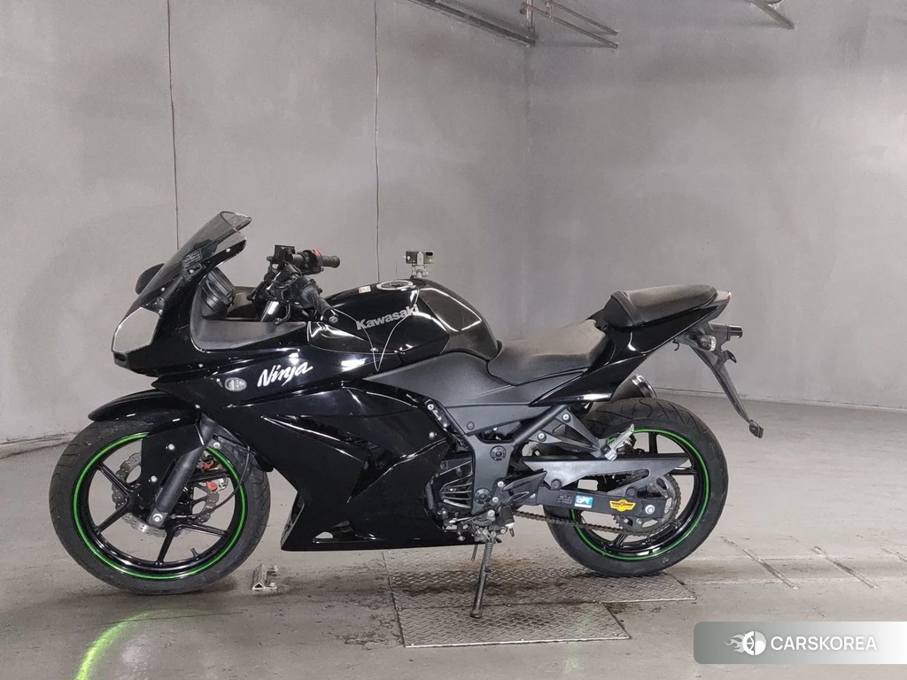 Проданный Kawasaki NINJA 250R 2011 из Японии