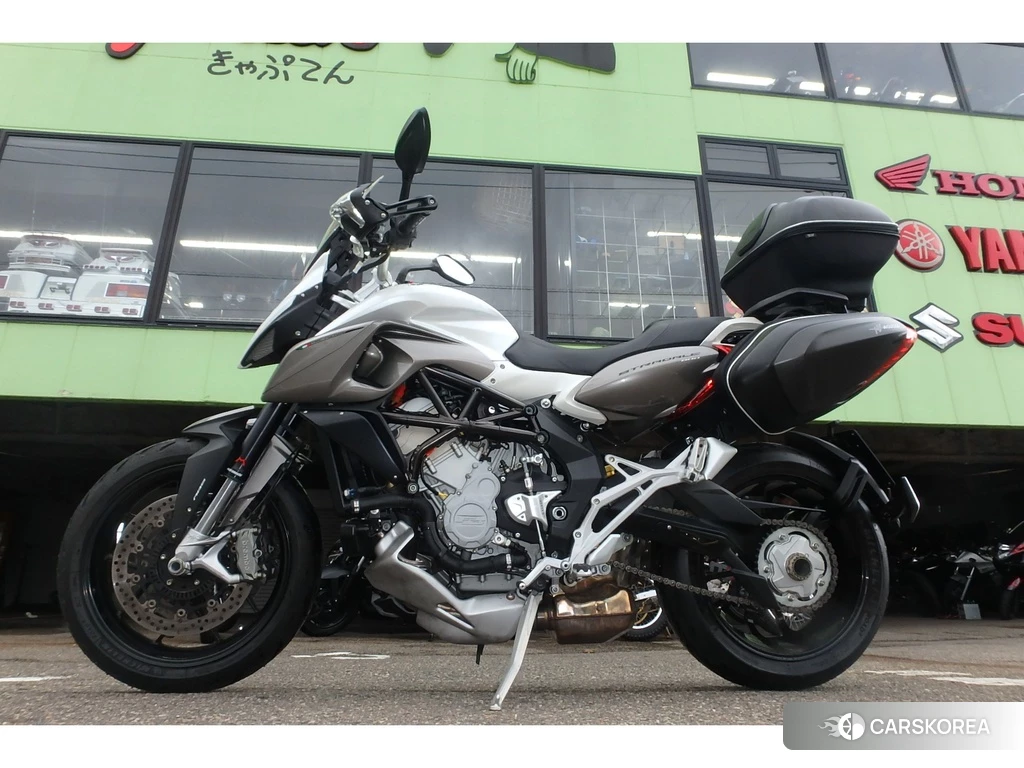 Проданный MV AGUSTA STRADALE 800 id 4170362 из Японии