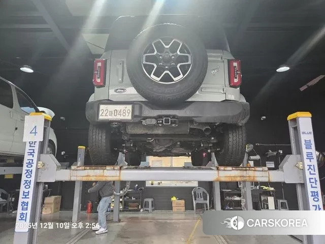 Ford Bronco 6th Generation 2023 Серебристо-серый из Кореи, фото 2