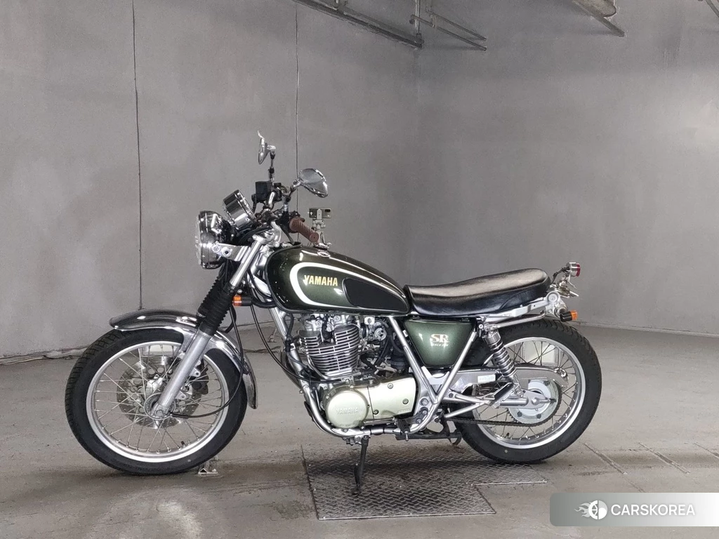 Проданный Yamaha SR 400 2013 из Японии, фото 2