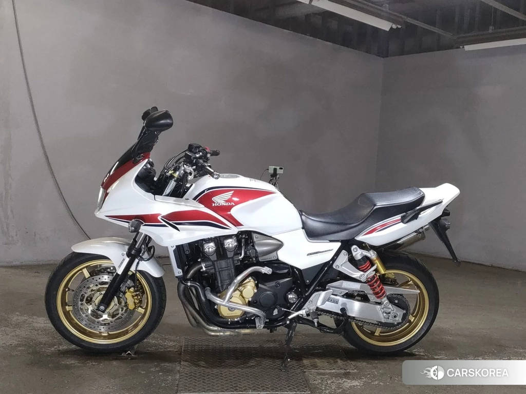 Проданный Honda CB1300SF BOLDOR 2013 из Японии, фото 2