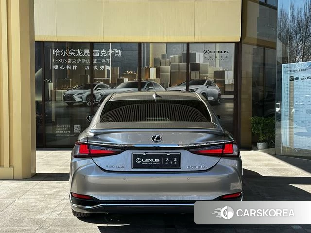 Lexus ES 2024 Серебристо-серый из Китая, фото 5