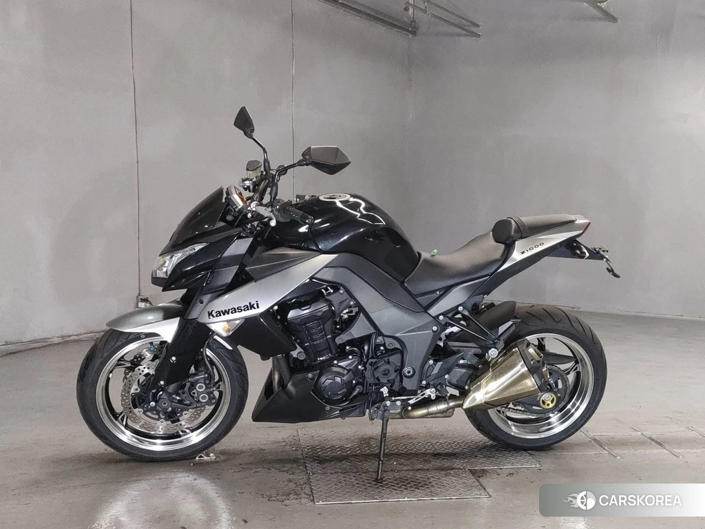 Проданный Kawasaki Z1000 2010 из Японии