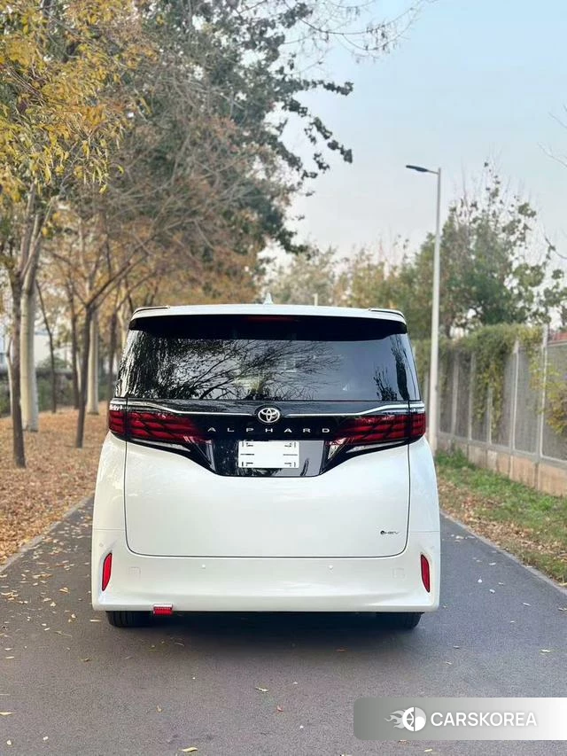 Toyota Elfa 2026 Белый из Китая, фото 2