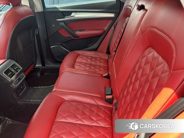 Audi Q5L 2021 Черный из Китая, фото 2