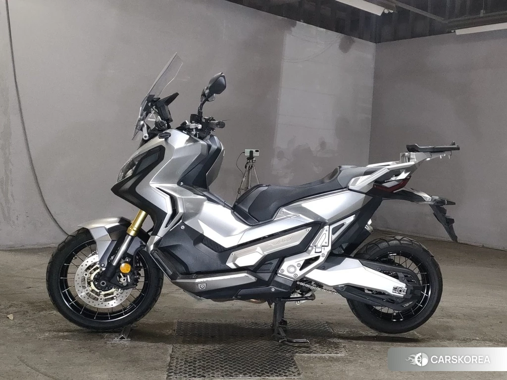 Проданный Honda X-ADV 750 2017 из Японии