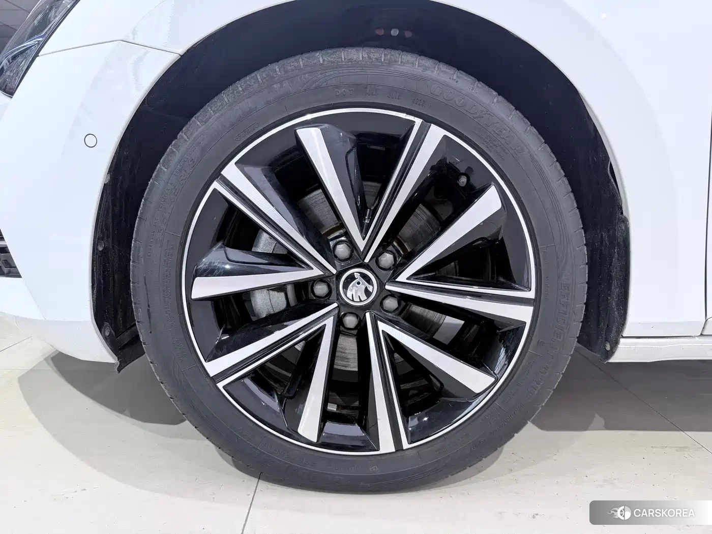 Skoda Superb id 4599704 из Китая 10