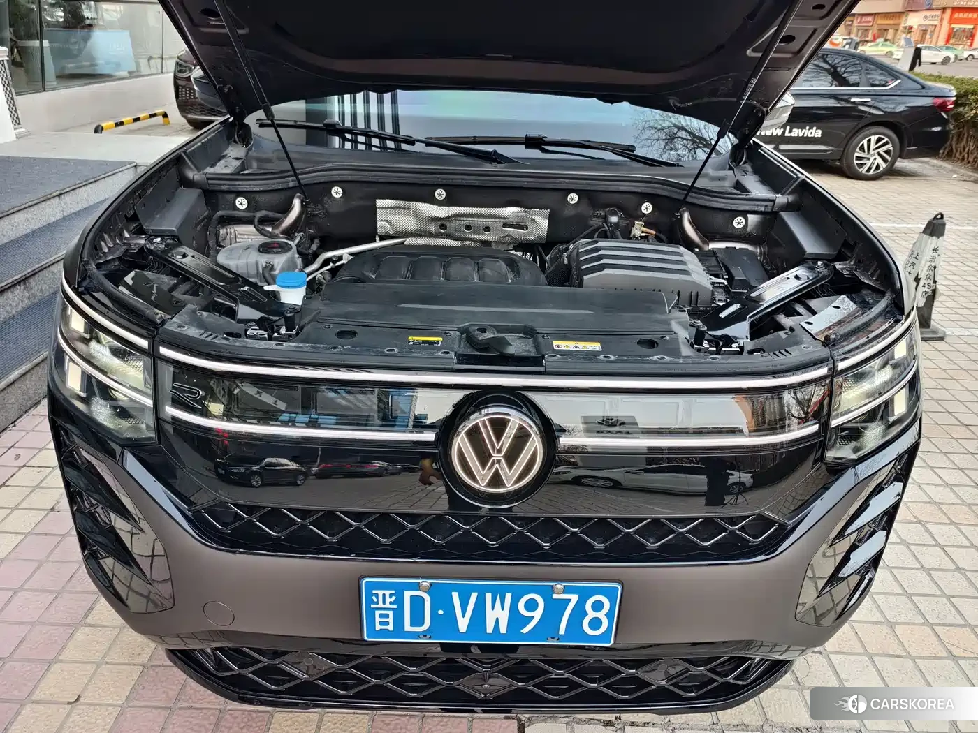 Volkswagen Touareg 2025 Champagne/brown из Китая, фото 2