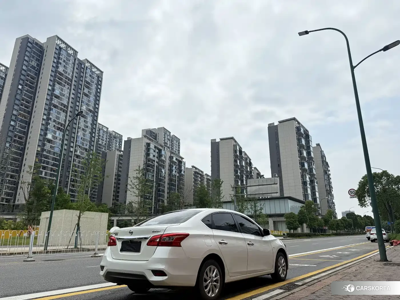 Nissan Sylphy 2023 Белый из Китая, фото 2