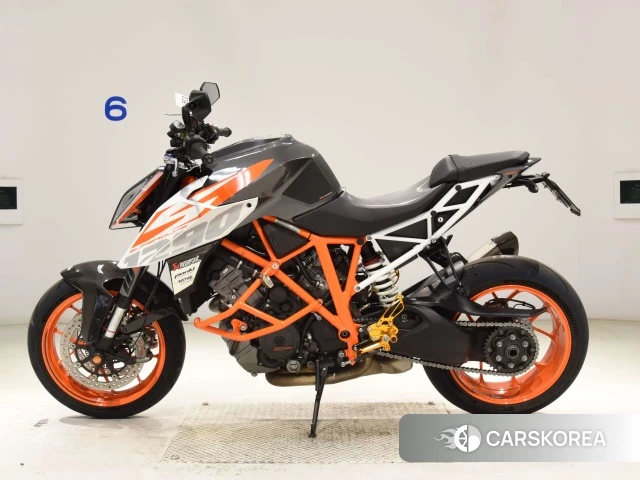 KTM 1290 SUPER DUKE R 2018 из Японии