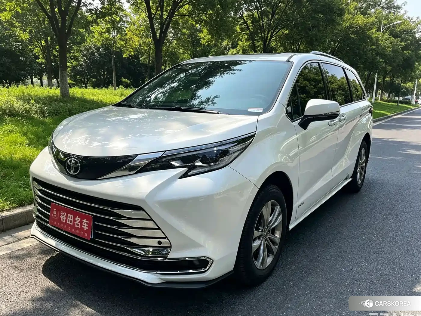 Toyota Sienna 2025 Белый из Китая, фото 3