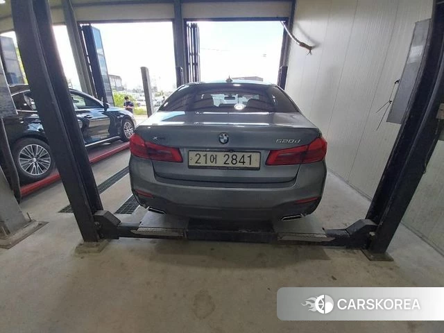 BMW 5 Series (G30) 2018 Серебристо-серый из Кореи, фото 2