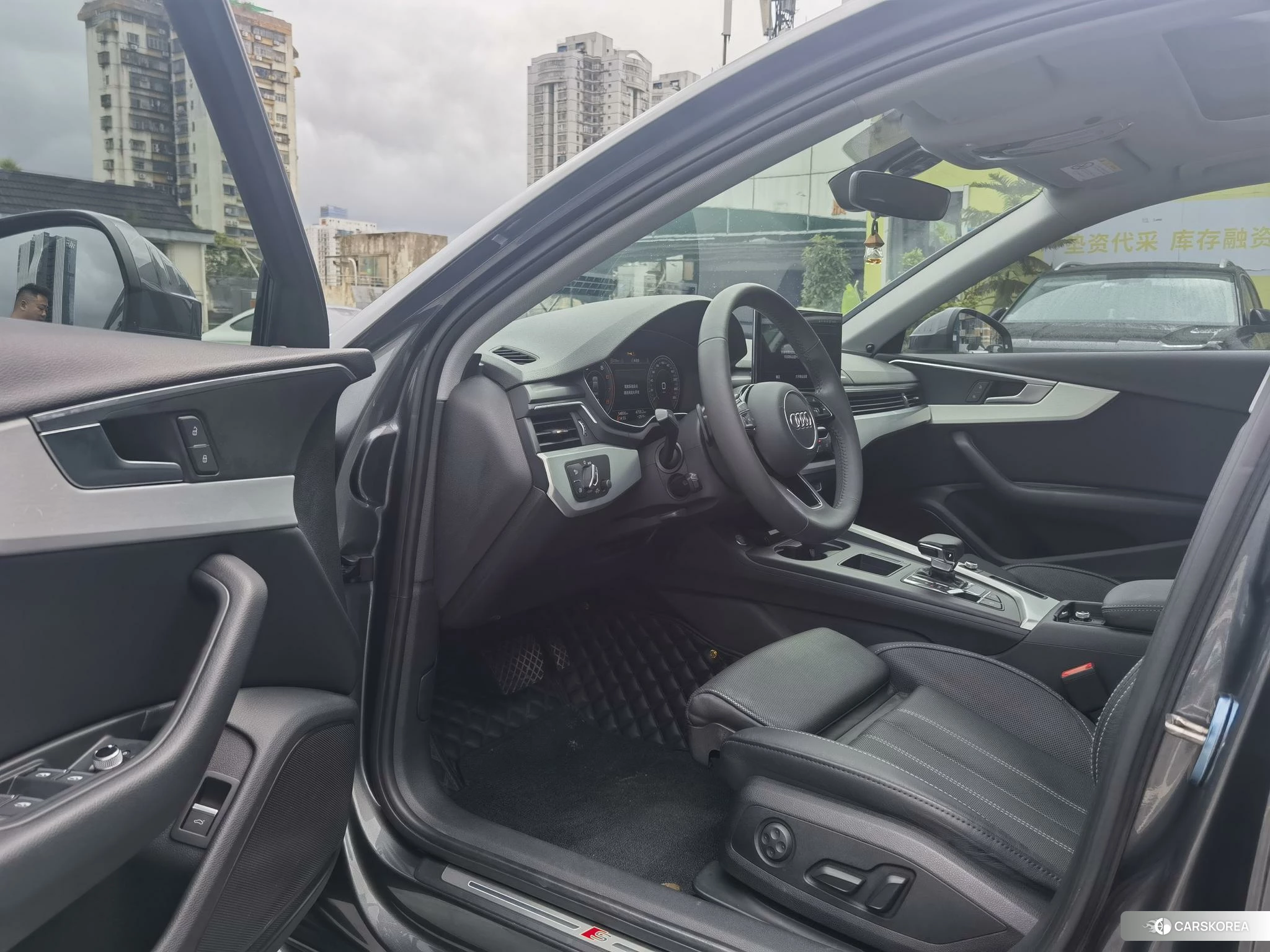 Audi A4L 2021 Темно-серый из Китая, фото 2