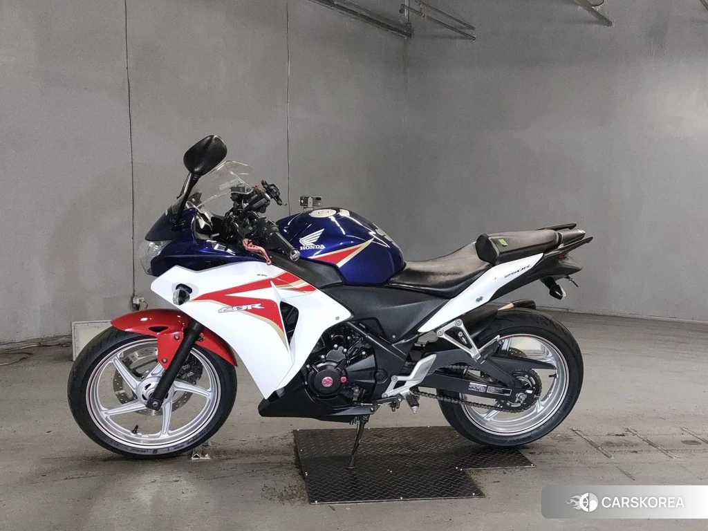 Проданный Honda CBR250R 2011 из Японии, фото 2