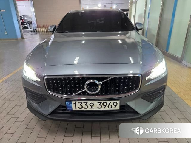 Volvo V60 Cross-Country 2nd Generation 2021 Серый из Кореи, фото 2