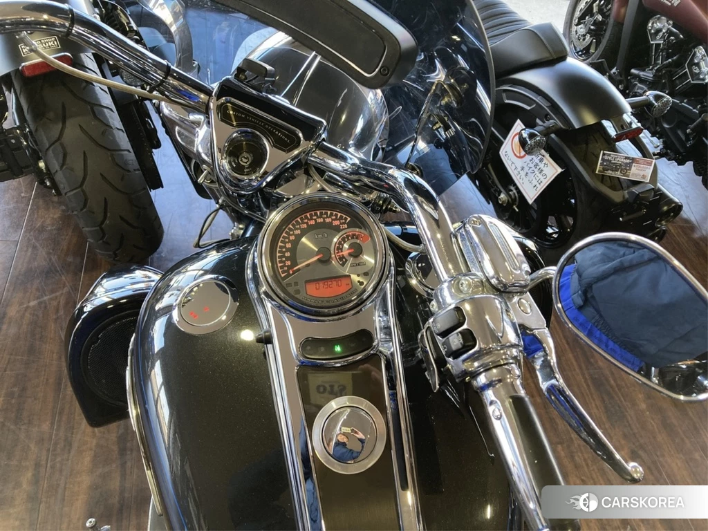 Проданный Harley-Davidson Road King Custom FLHRSE1800CVO 2013 из Японии, фото 2
