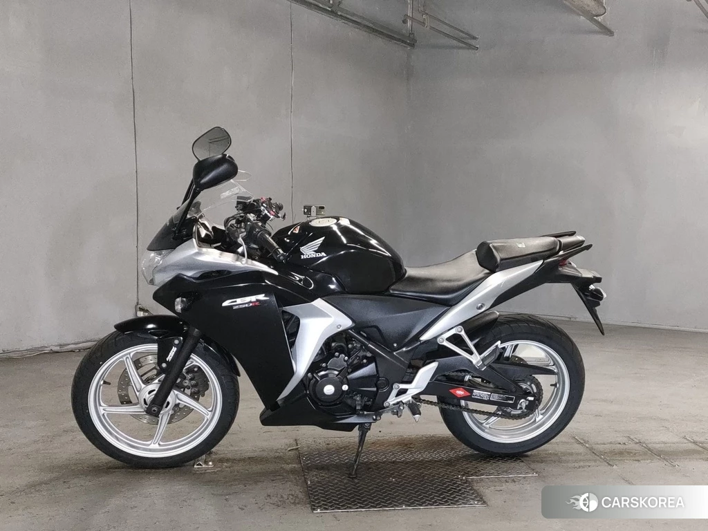 Проданный Honda CBR250R 2011 из Японии