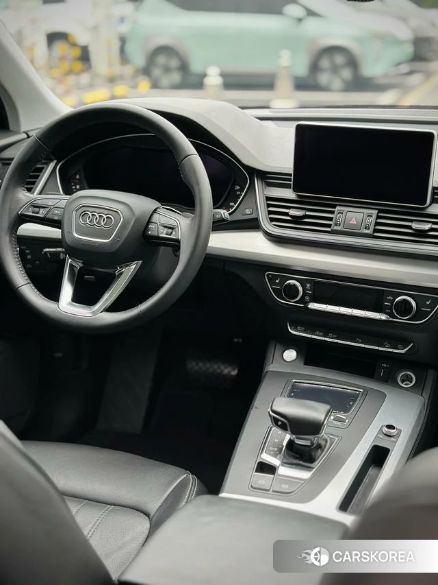 Audi Q5L 2021 Черный из Китая, фото 2