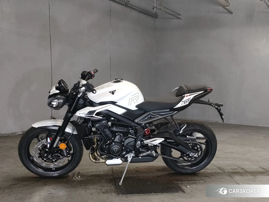 Проданный Triumph STREET TRIPLE R 2024 из Японии, фото 2