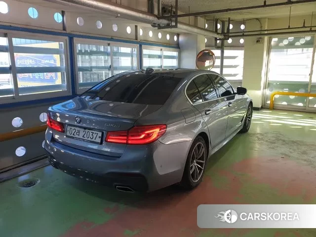 BMW 5 Series (G30) 2018 Серебристо-серый из Кореи, фото 5