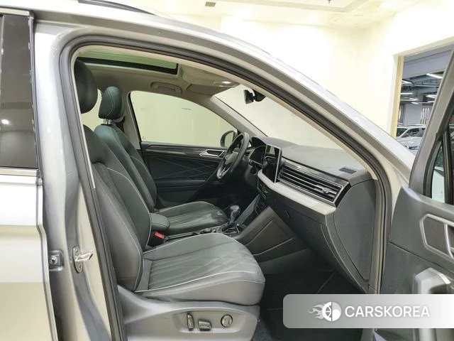 Volkswagen Tiguan L 2022 Серебристо-серый из Китая, фото 6