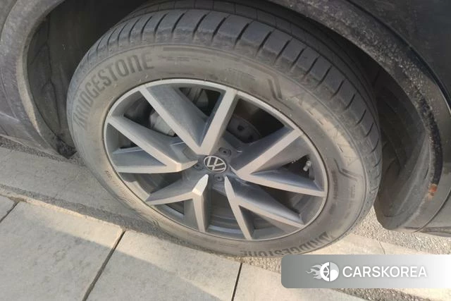 Volkswagen Touareg id 4263843 из Китая 9