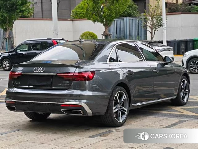 Audi A4L 2021 Серебристо-серый из Китая, фото 2