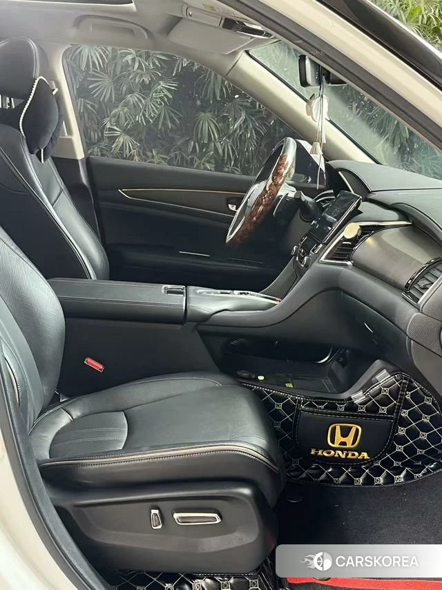 Honda Crown Road 2021 Белый из Китая, фото 2